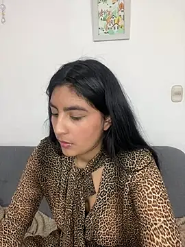 Snapshot of cloe_small chatting on 02.13.25 cloe small online show from 02.13.25