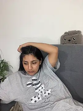 Snapshot of cloe_small chatting on 02.22.25 cloe small online show from 02.22.25