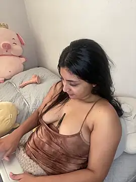 Snapshot of cloe_small chatting on 02.23.25 cloe small online show from 02.23.25