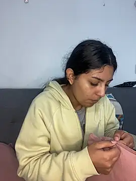 Snapshot of cloe_small chatting on 02.25.25 cloe small online show from 02.25.25