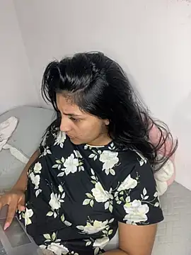 Snapshot of cloe_small chatting on 02.26.25 cloe small online show from 02.26.25