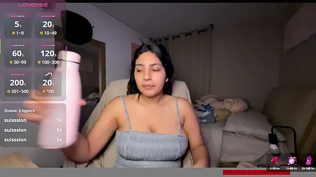 Snapshot of cloe_small chatting on 10.15.25 cloe small online show from 10.15.25
