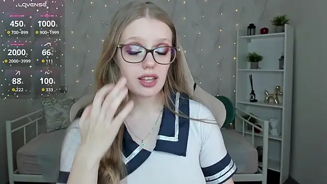 Polly  Cutie online show from 11.05.25