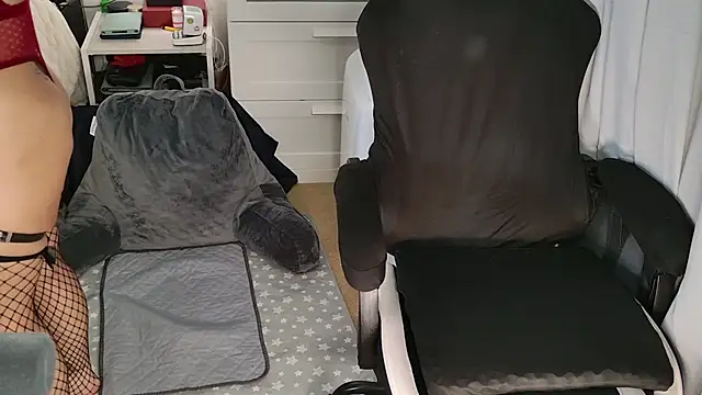 Snapshot of SpikedBella chatting on 02.21.25 SpikedBella online show from 02.21.25