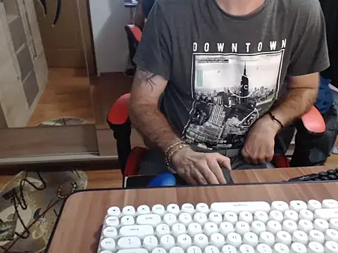 uncutguy01 online show from 09.17.25