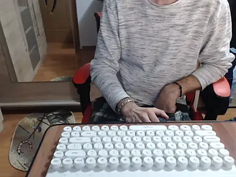 uncutguy01 online show from 10.05.25