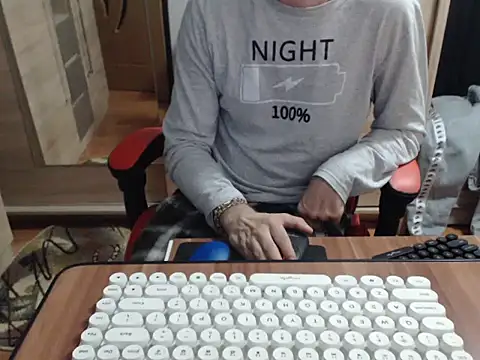 uncutguy01 online show from 10.15.25