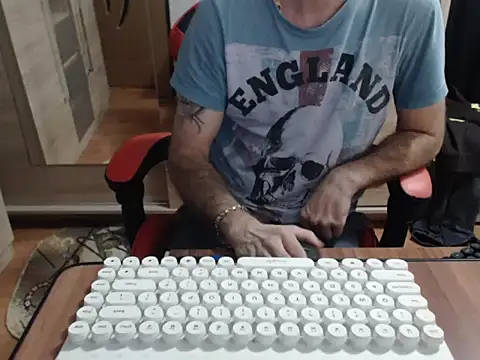 uncutguy01 online show from 10.25.25