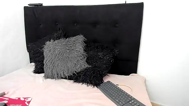 Snapshot of LinaBrowm chatting on 09.21.25 LinaBrowm online show from 09.21.25