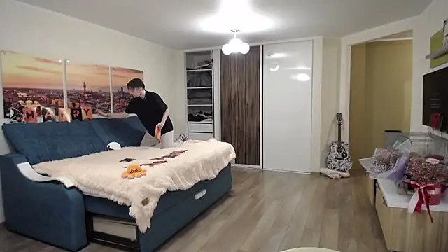 Kira Bakker online show from 10.31.25