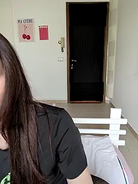 Snapshot of Aisha_Moretti chatting on 04.20.26 Aisha Moretti online show from 04.20.26