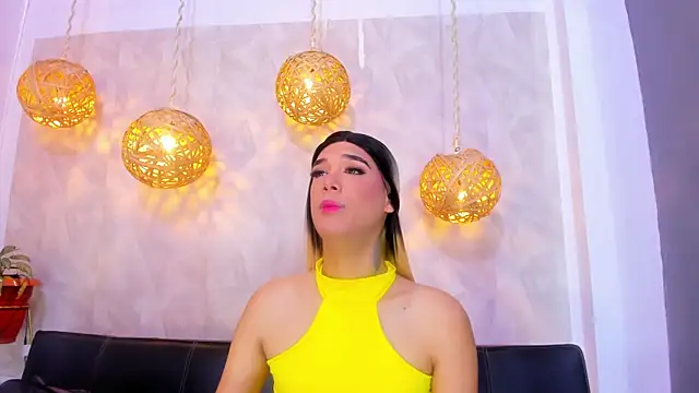 Snapshot of victoria_aleia_ chatting on 12.14.24 victoria aleia online show from 12.14.24