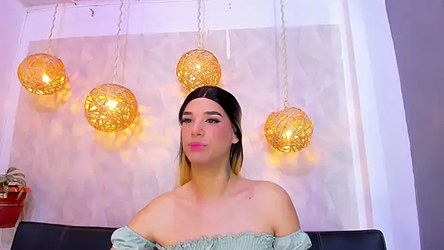 Snapshot of victoria_aleia_ chatting on 12.16.24 victoria aleia online show from 12.16.24