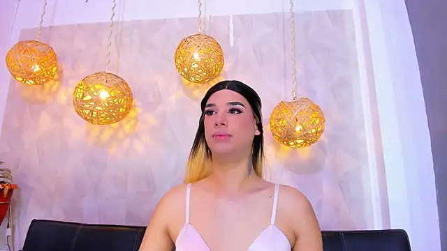 Snapshot of victoria_aleia_ chatting on 12.19.24 victoria aleia online show from 12.19.24