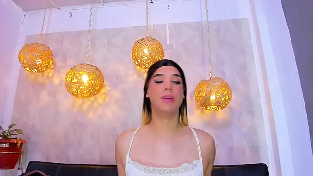 Snapshot of victoria_aleia_ chatting on 12.23.24 victoria aleia online show from 12.23.24