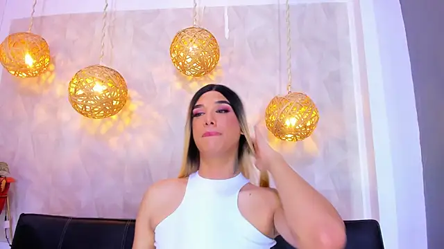 Snapshot of victoria_aleia_ chatting on 12.24.24 victoria aleia online show from 12.24.24