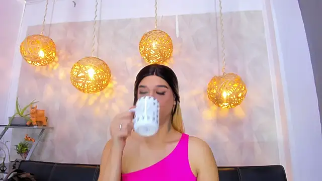 Snapshot of victoria_aleia_ chatting on 02.19.25 victoria aleia online show from 02.19.25