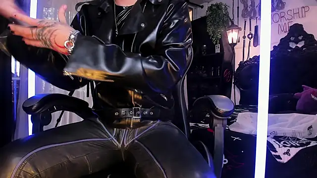 Snapshot of allanhurtss chatting on 12.06.24 allanhurtss online show from 12.06.24