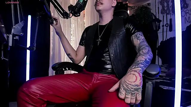 Snapshot of allanhurtss chatting on 12.14.24 allanhurtss online show from 12.14.24