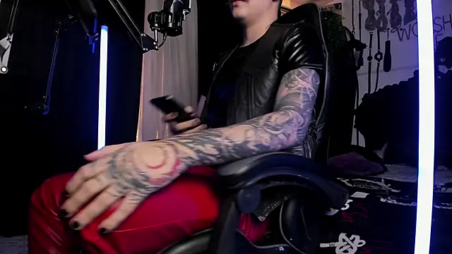 Snapshot of allanhurtss chatting on 12.15.24 allanhurtss online show from 12.15.24