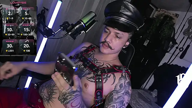 Snapshot of allanhurtss chatting on 12.21.24 allanhurtss online show from 12.21.24