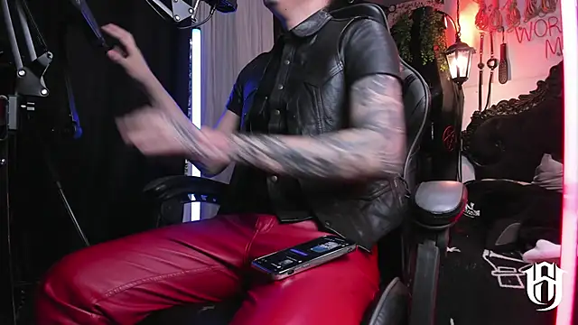 Snapshot of allanhurtss chatting on 12.24.24 allanhurtss online show from 12.24.24