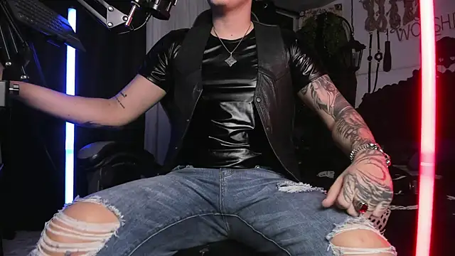 Snapshot of allanhurtss chatting on 12.26.24 allanhurtss online show from 12.26.24