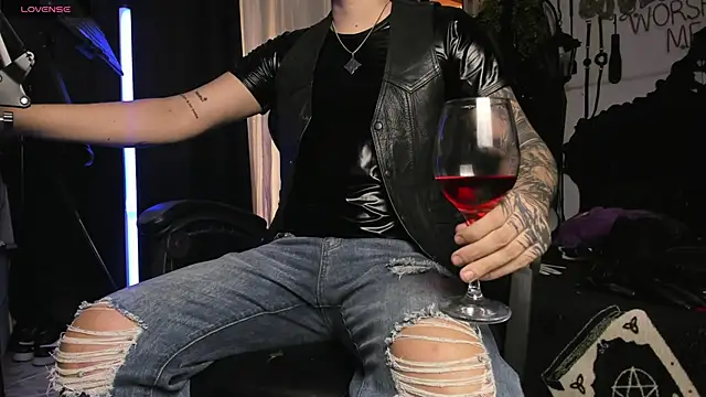 Snapshot of allanhurtss chatting on 12.27.24 allanhurtss online show from 12.27.24