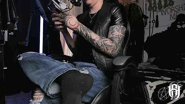 Snapshot of allanhurtss chatting on 01.01.25 allanhurtss online show from 01.01.25