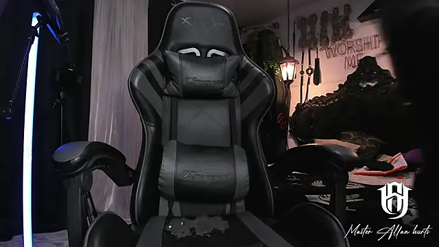 Snapshot of allanhurtss chatting on 01.03.25 allanhurtss online show from 01.03.25