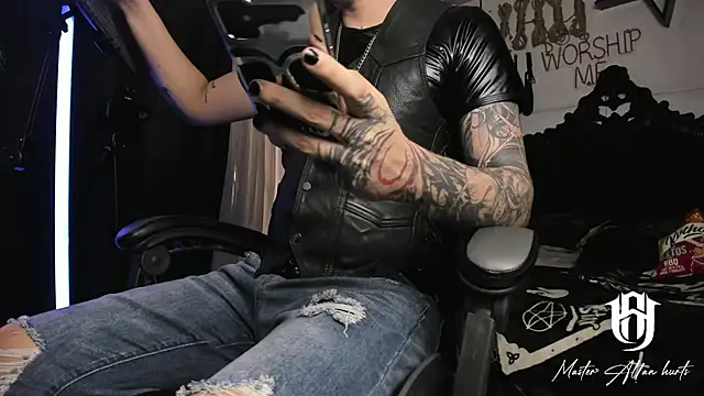 Snapshot of allanhurtss chatting on 01.10.25 allanhurtss online show from 01.10.25