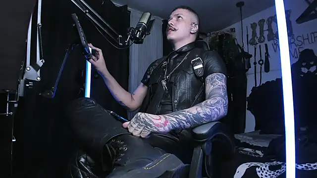 Snapshot of allanhurtss chatting on 01.12.25 allanhurtss online show from 01.12.25