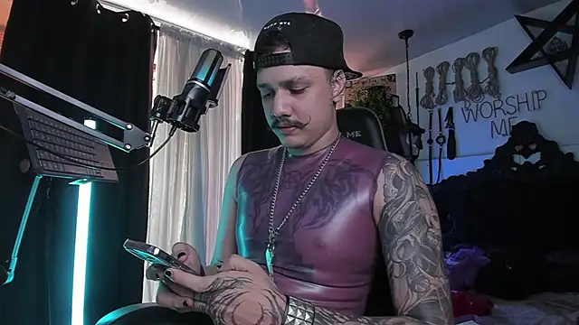 Snapshot of allanhurtss chatting on 01.24.25 allanhurtss online show from 01.24.25