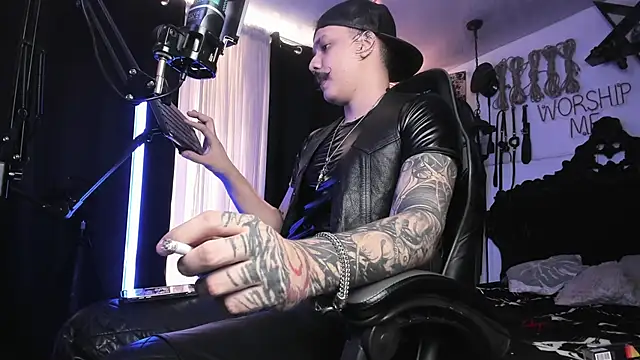 Snapshot of allanhurtss chatting on 02.24.25 allanhurtss online show from 02.24.25