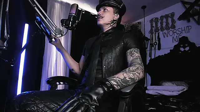 Snapshot of allanhurtss chatting on 03.11.25 allanhurtss online show from 03.11.25