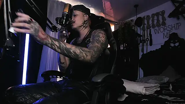 Snapshot of allanhurtss chatting on 03.20.25 allanhurtss online show from 03.20.25