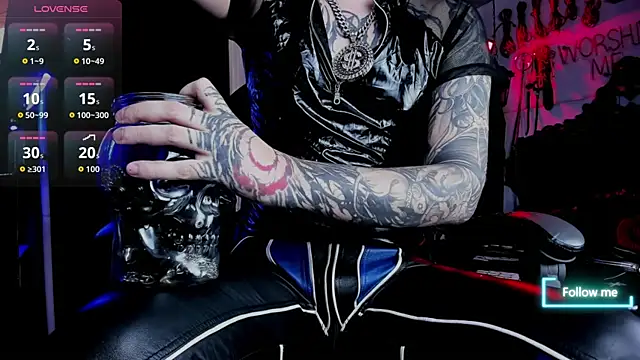 Snapshot of allanhurtss chatting on 10.01.25 allanhurtss online show from 10.01.25