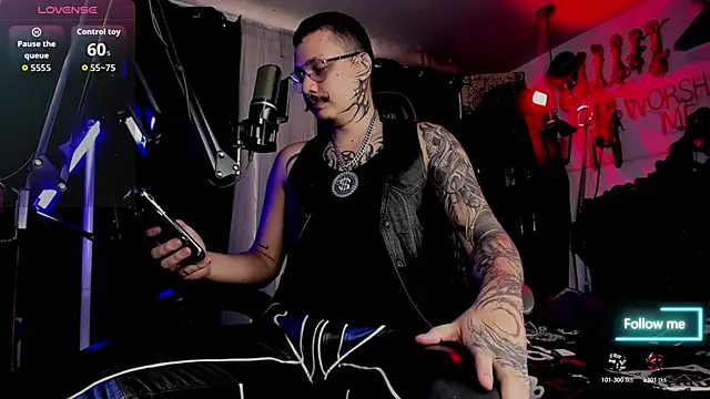 Snapshot of allanhurtss chatting on 10.25.25 allanhurtss online show from 10.25.25