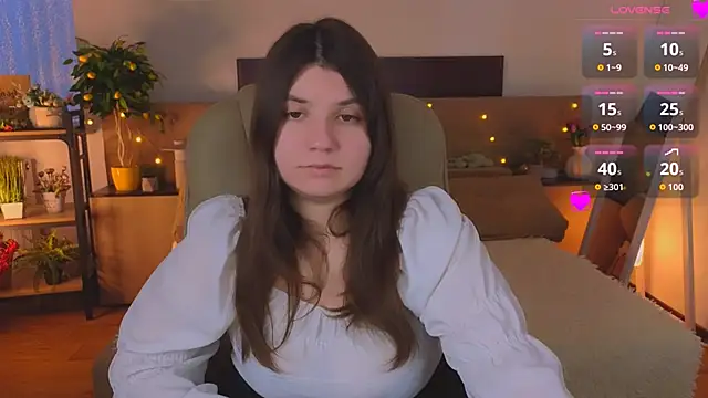 Snapshot of Viola__Shy chatting on 04.21.26 Viola Shy online show from 04.21.26