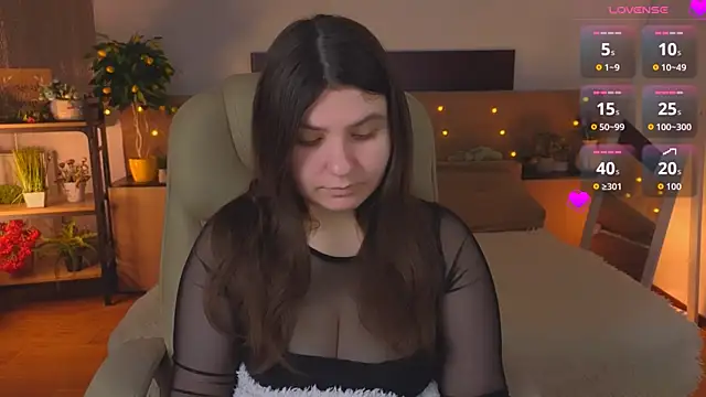 Snapshot of Viola__Shy chatting on 04.25.26 Viola Shy online show from 04.25.26