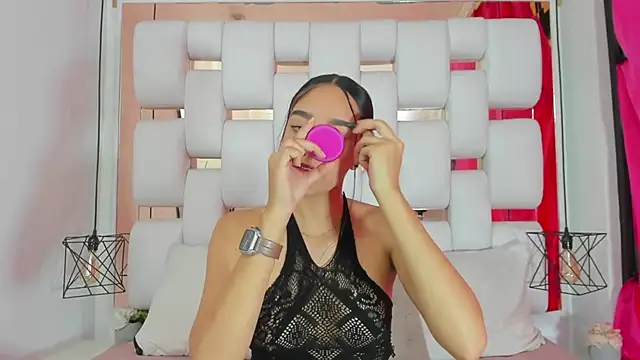 EmmyCruzZ online show from 09.26.25