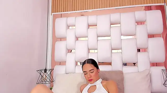 EmmyCruzZ online show from 10.17.25