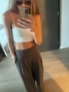 Snapshot of BARBIE_22888 chatting on 09.13.25 BARBIE 22888 online show from 09.13.25