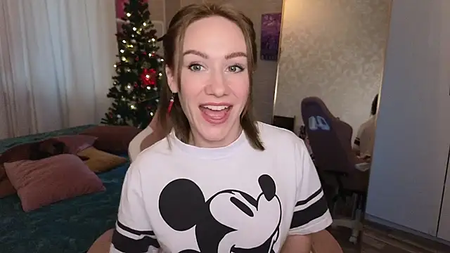 Snapshot of VeronicaRoss chatting on 12.14.24 VeronicaRoss online show from 12.14.24