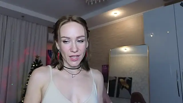 Snapshot of VeronicaRoss chatting on 12.21.24 VeronicaRoss online show from 12.21.24