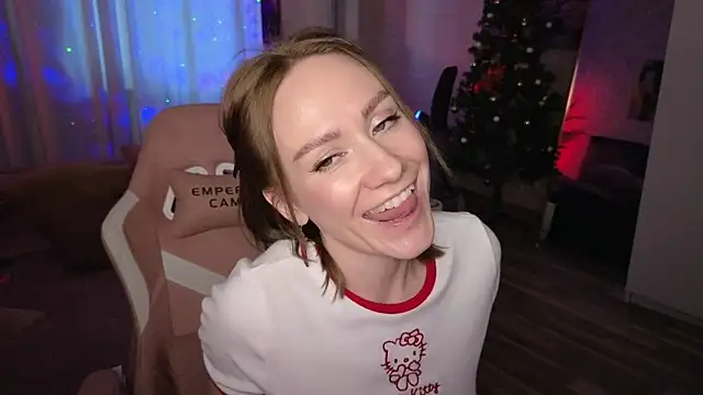 Snapshot of VeronicaRoss chatting on 01.04.25 VeronicaRoss online show from 01.04.25