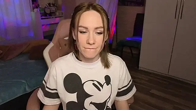 Snapshot of VeronicaRoss chatting on 01.24.25 VeronicaRoss online show from 01.24.25