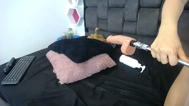 Emma Evelyn online show from 12.22.24