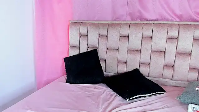 Snapshot of Emma_Evelyn chatting on 09.27.25 Emma Evelyn online show from 09.27.25