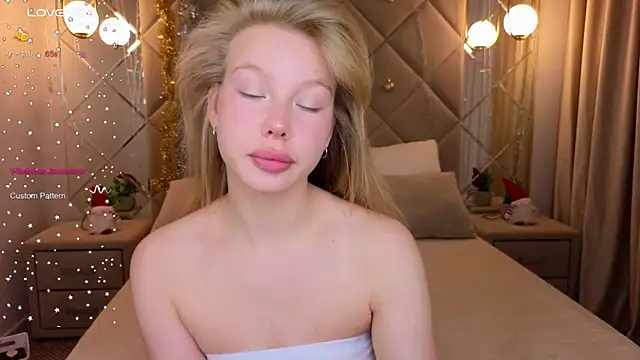 Sarra Cooper online show from 01.08.25